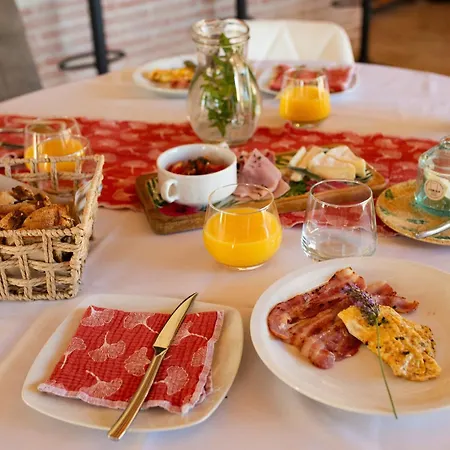 ベッド・アンド・ブレックファスト Domaine Des Jammetous - And Yoga Retreat Center La Magdelaine-Sur-Tarn