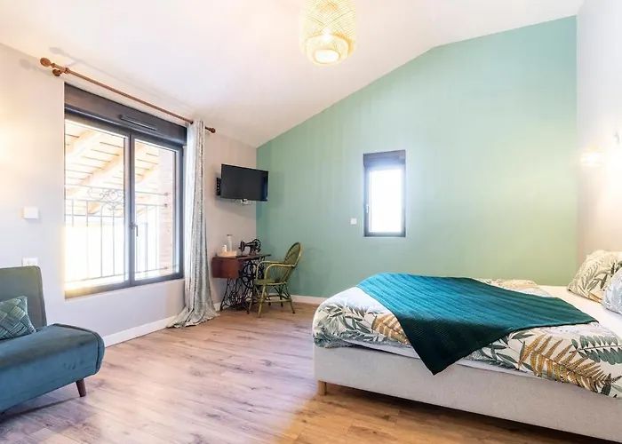 Domaine Des Jammetous - And Yoga Retreat Center La Magdelaine-Sur-Tarn